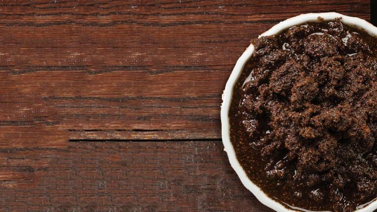 DIY Natural Coffee Scrub: Exfoliate and Moisturize Your Skin Naturally